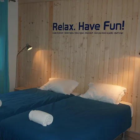 Oporto Excentric Surf / Design Hostel *