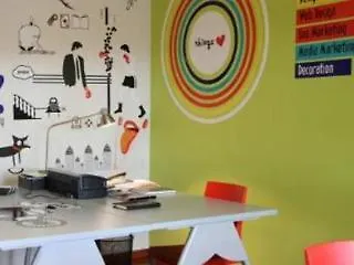 Oporto Excentric Surf / Design Hostel