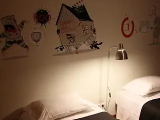 Oporto Excentric Surf / Design Hostel Porto