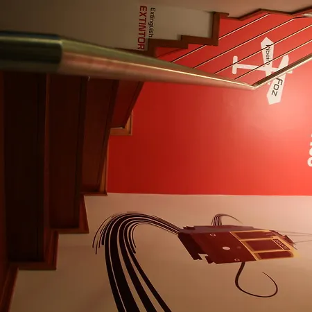 Oporto Excentric Surf / Design Hostel