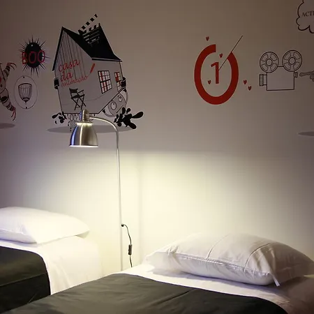Oporto Excentric Surf / Design Hostel Porto